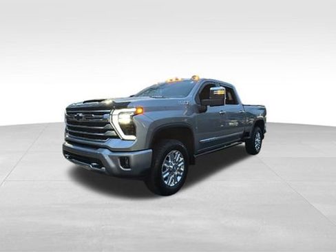 Used 2024 Chevrolet Silverado 2500 High Country w/ High Country Premium Package image 2