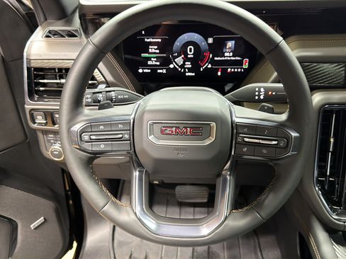 Used 2025 GMC Yukon AT4 AWD/4WD image 26
