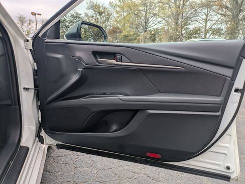 Used 2025 Toyota Camry LE image 33