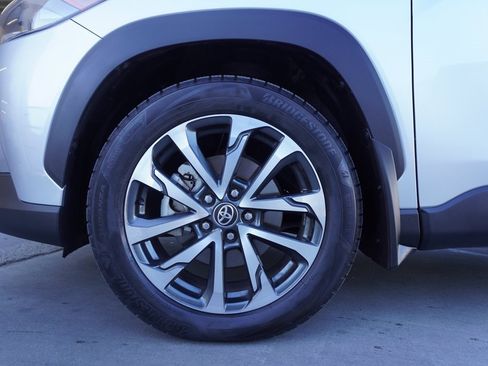 Certified 2022 Toyota Corolla Cross XLE image 22