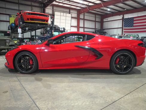 Used 2020 Chevrolet Corvette Stingray Preferred Cpe w/ 2LT Preferred Equipment Group RWD image 4