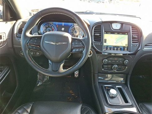 Used 2023 Chrysler 300 C image 11
