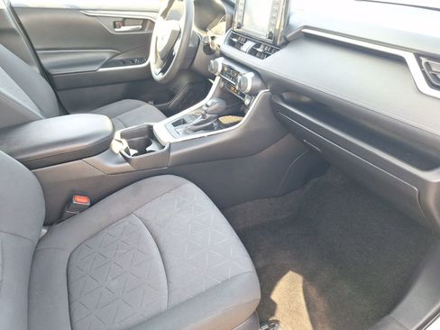 Used 2021 Toyota RAV4 XLE image 33
