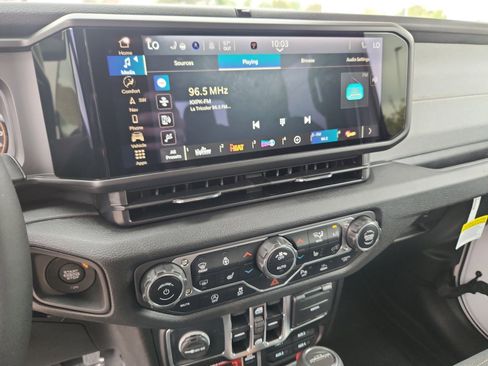 New 2025 Jeep Gladiator Willys image 13