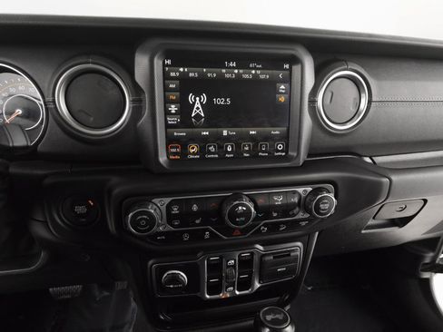 Used 2021 Jeep Wrangler Unlimited Sahara w/ Uconnect 4C Nav & Sound Group image 33