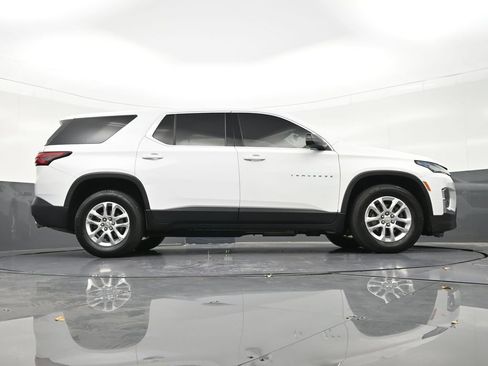 Used 2023 Chevrolet Traverse LS image 29