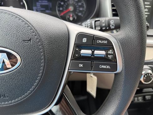 Used 2020 Kia Sorento LX FWD image 24