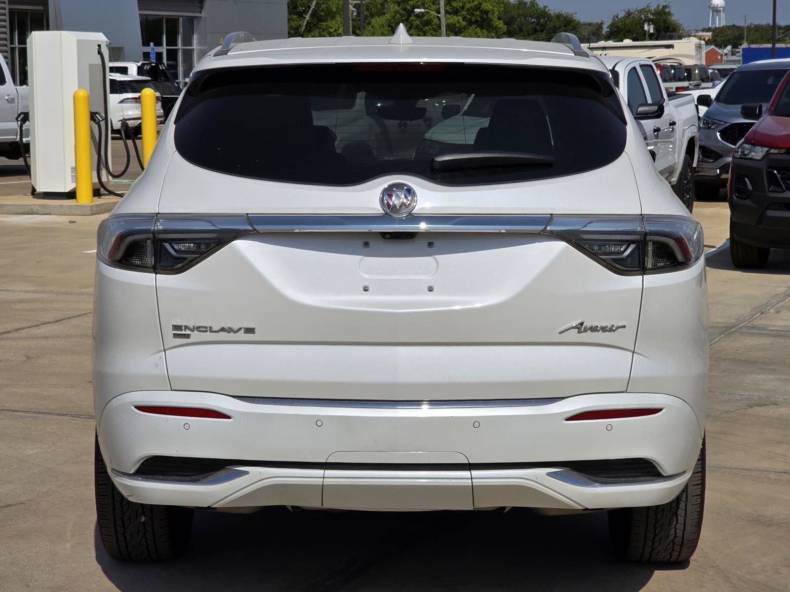 Certified 2024 Buick Enclave Avenir w/ Avenir Technology Package AWD/4WD image 5