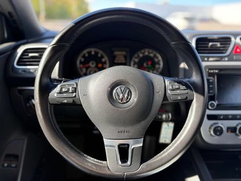 Used 2013 Volkswagen Eos FWD image 22