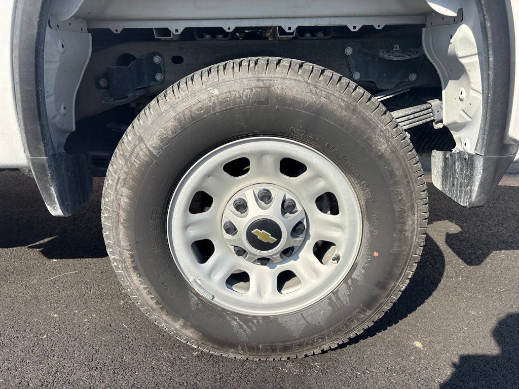Used 2025 Chevrolet Silverado 3500 W/T AWD/4WD image 19