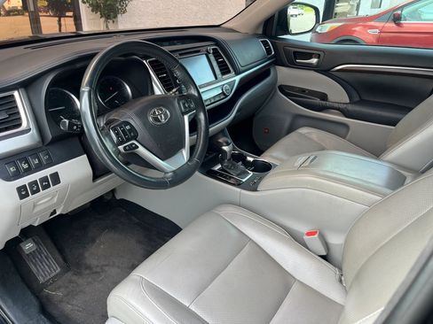 Used 2015 Toyota Highlander Limited Platinum AWD/4WD image 8