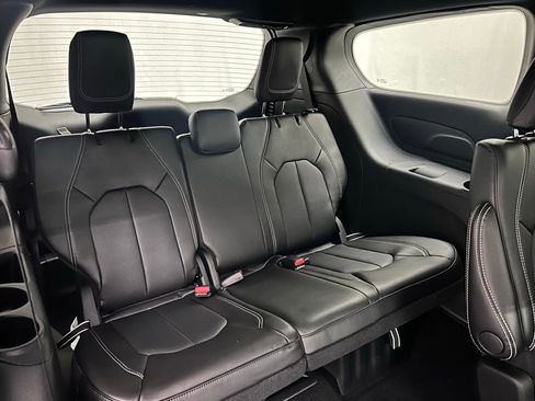 New 2026 Chrysler Pacifica Select image 16