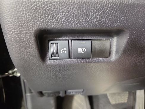 Used 2025 Toyota RAV4 XLE AWD/4WD image 27