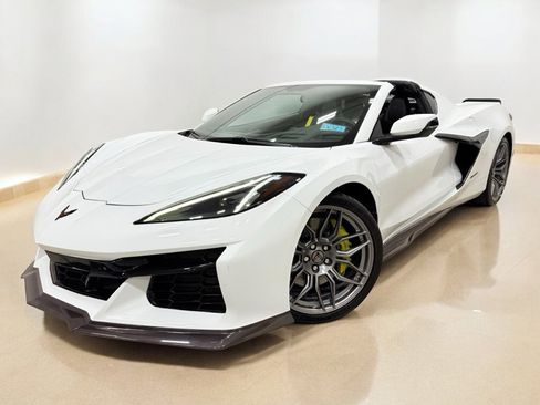 Used 2023 Chevrolet Corvette Z06 image 3