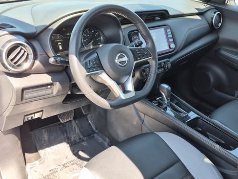 Used 2023 Nissan Kicks SR w/ SR Premium Package FWD image 11