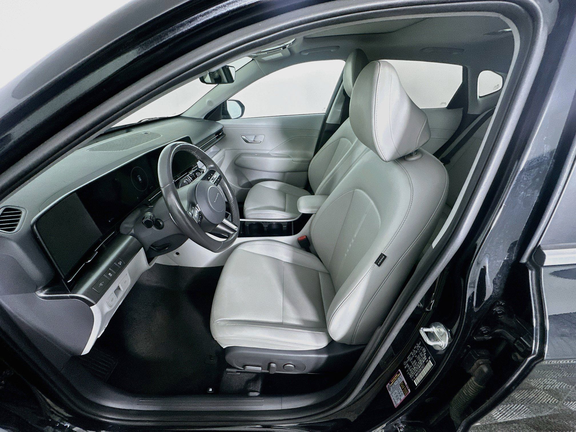 Used 2024 Hyundai Kona Limited FWD image 13