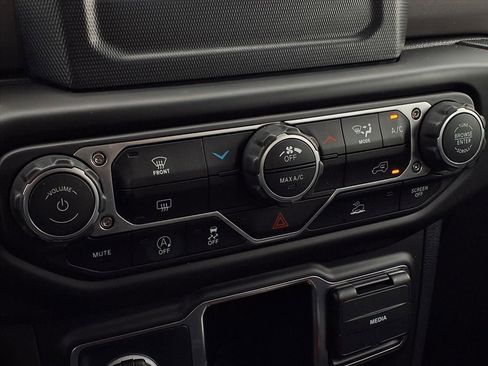 Used 2023 Jeep Wrangler Sport image 22