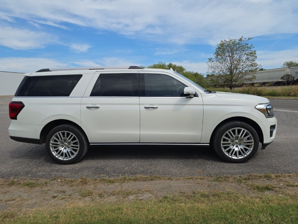 Used 2024 Ford Expedition Max Limited AWD/4WD image 3