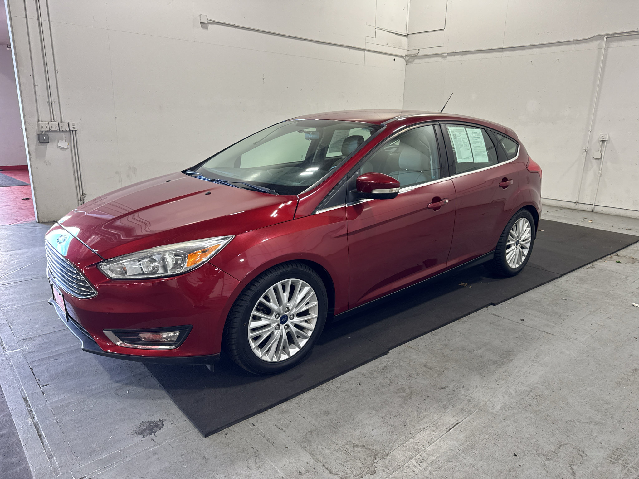 Used 2016 Ford Focus Titanium FWD image 3