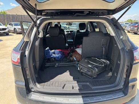 Used 2017 Chevrolet Traverse LT FWD image 31