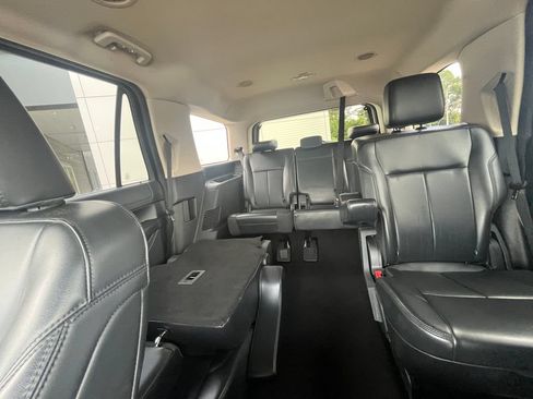 Used 2024 Ford Expedition XLT RWD image 17