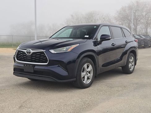 Used 2023 Toyota Highlander L image 7