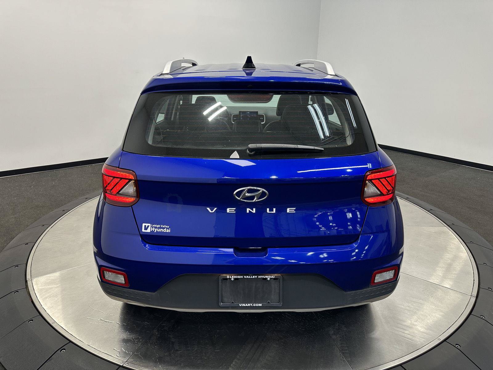 Used 2022 Hyundai Venue Limited FWD image 6