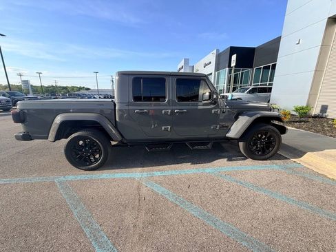 Used 2022 Jeep Gladiator Overland image 2