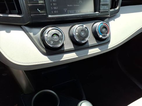 Used 2014 Toyota RAV4 LE FWD image 32