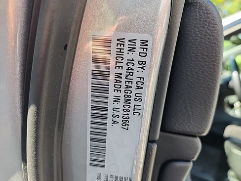 Used 2021 Jeep Grand Cherokee Laredo X RWD image 8