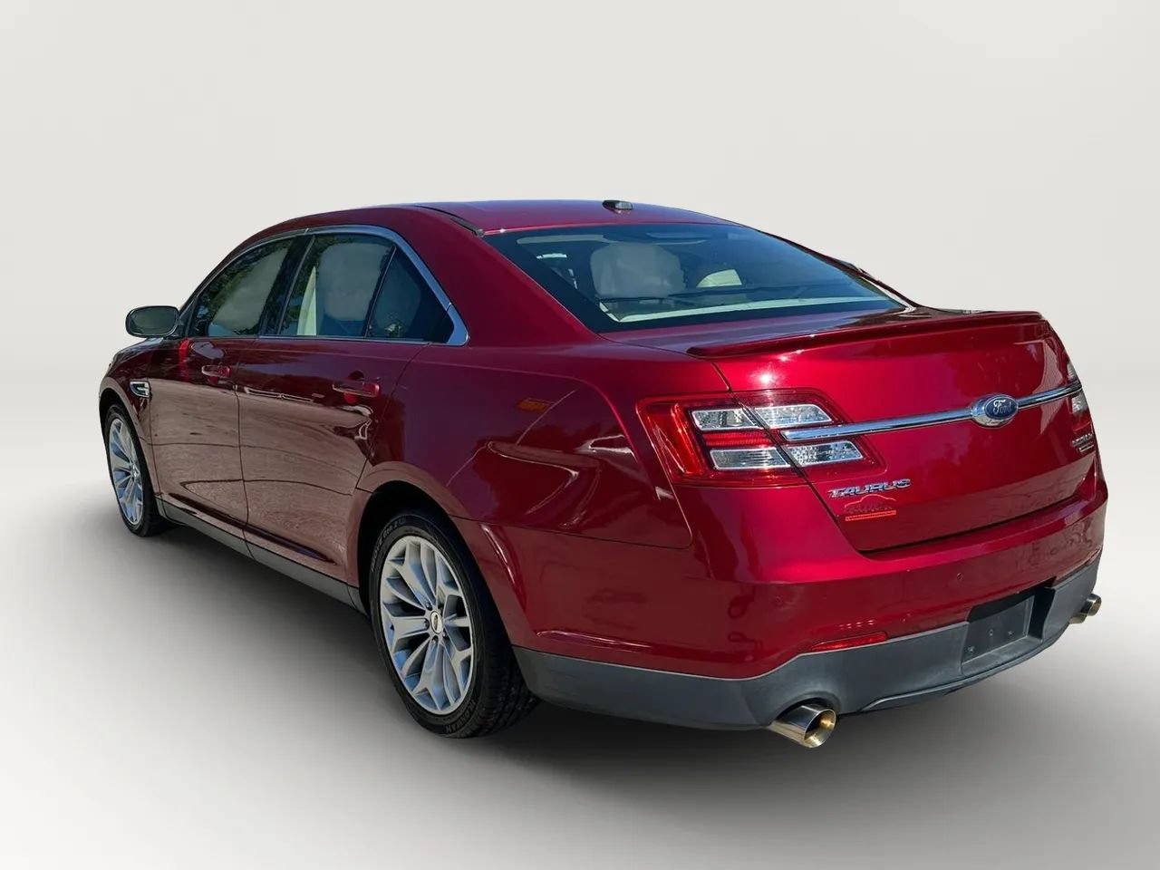 Used 2017 Ford Taurus Limited FWD image 2