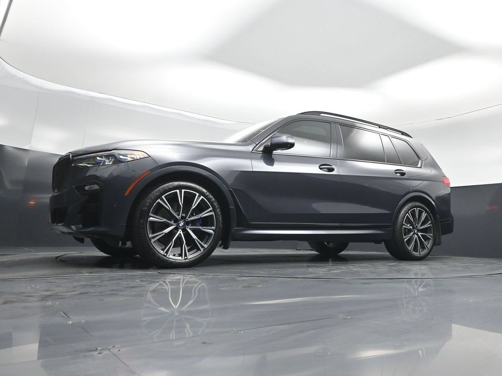 Used 2020 BMW X7 M50i w/ Dynamic Handling Package AWD/4WD image 44