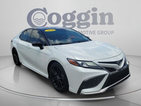 Used 2022 Toyota Camry XSE FWD image 4