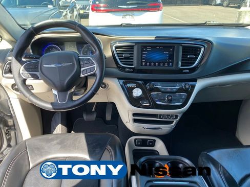 Used 2021 Chrysler Voyager Lxi image 12