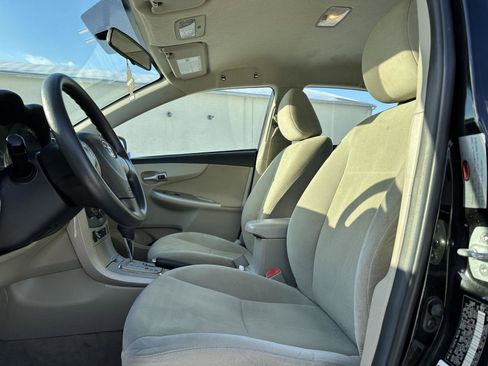 Used 2013 Toyota Corolla LE image 10