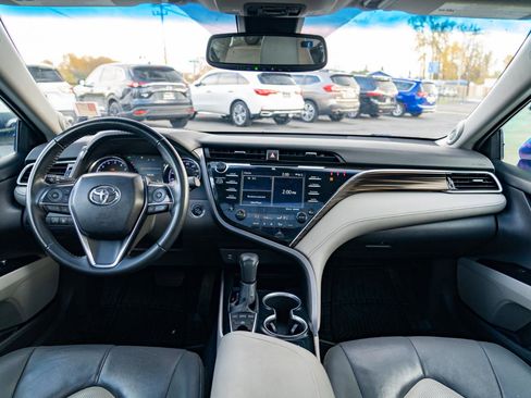 Used 2018 Toyota Camry XLE image 20