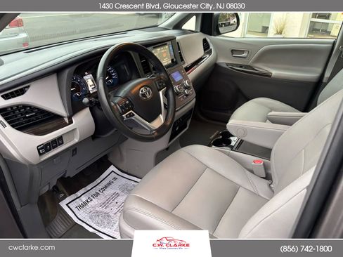 Used 2015 Toyota Sienna XLE image 14