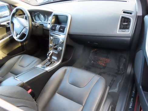 Used 2016 Volvo XC60 T6 w/ Proximity Package FWD image 16
