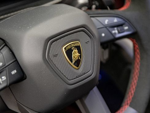 Used 2024 Lamborghini Urus Performante AWD/4WD image 19