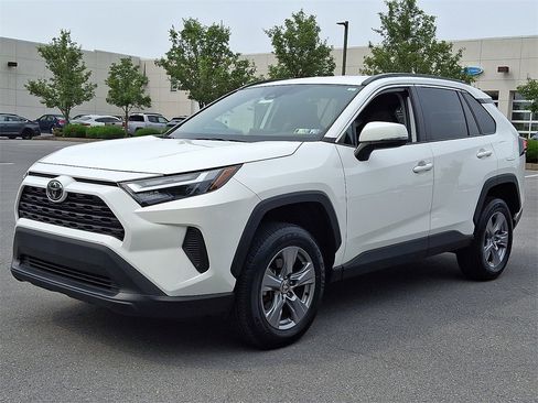 Used 2022 Toyota RAV4 XLE image 5