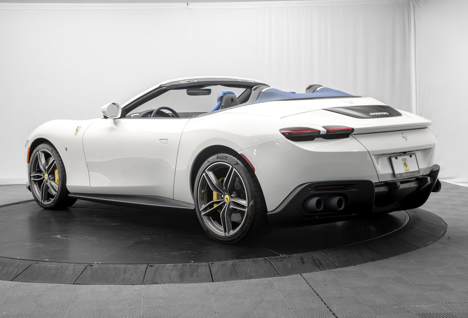 Used 2025 Ferrari Roma Spider RWD image 5