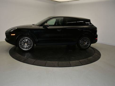 Certified 2023 Porsche Cayenne Platinum Edition AWD/4WD image 2