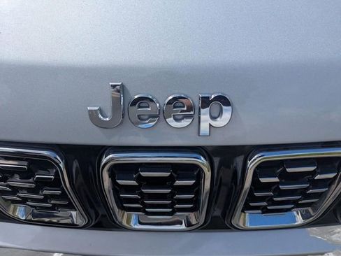 Used 2025 Jeep Compass Limited AWD/4WD image 9