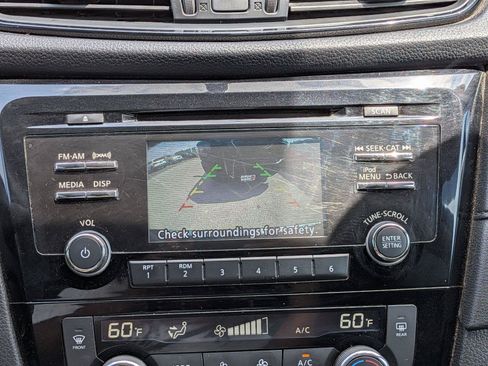 Used 2017 Nissan Rogue SV AWD/4WD image 25
