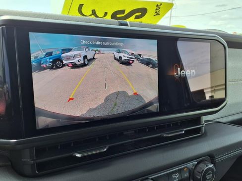 Used 2024 Jeep Wrangler Unlimited Sahara image 10