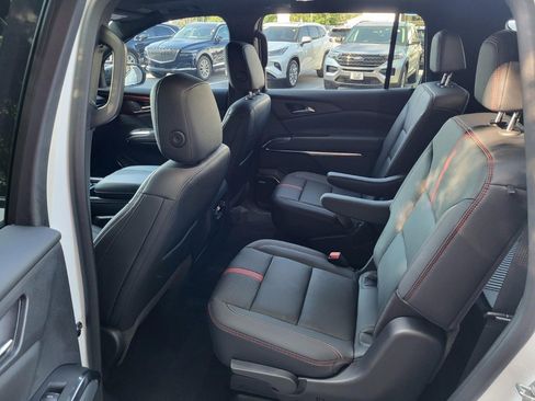 Used 2024 Chevrolet Traverse RS FWD image 15