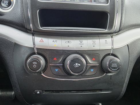 Used 2014 Dodge Journey SXT w/ Flexible Seating Group image 27