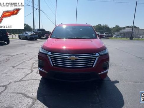 Used 2023 Chevrolet Traverse Premier FWD image 3