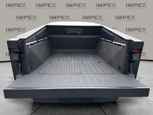 Used 2024 Tesla Cybertruck AWD Crew Cab image 31