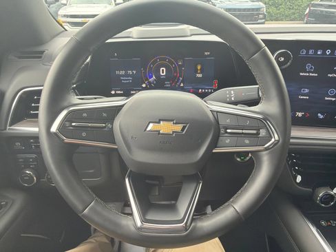 Used 2025 Chevrolet Suburban LT w/ Comfort Package AWD/4WD image 13
